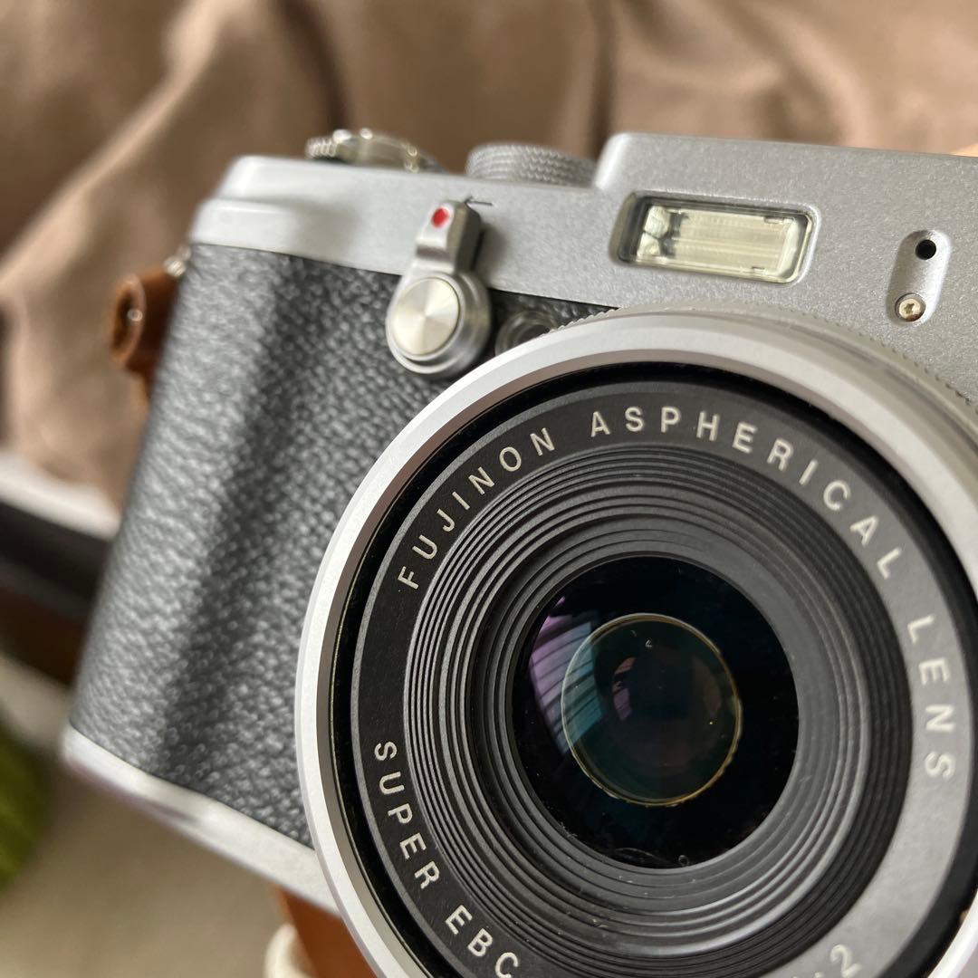 FUJIFILM X100S コンパクトデジタルカメラ　モノグラムストラップ付