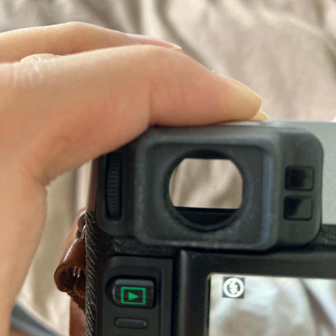 FUJIFILM X100S コンパクトデジタルカメラ　モノグラムストラップ付