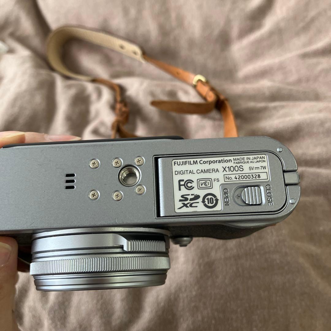 FUJIFILM X100S コンパクトデジタルカメラ　モノグラムストラップ付