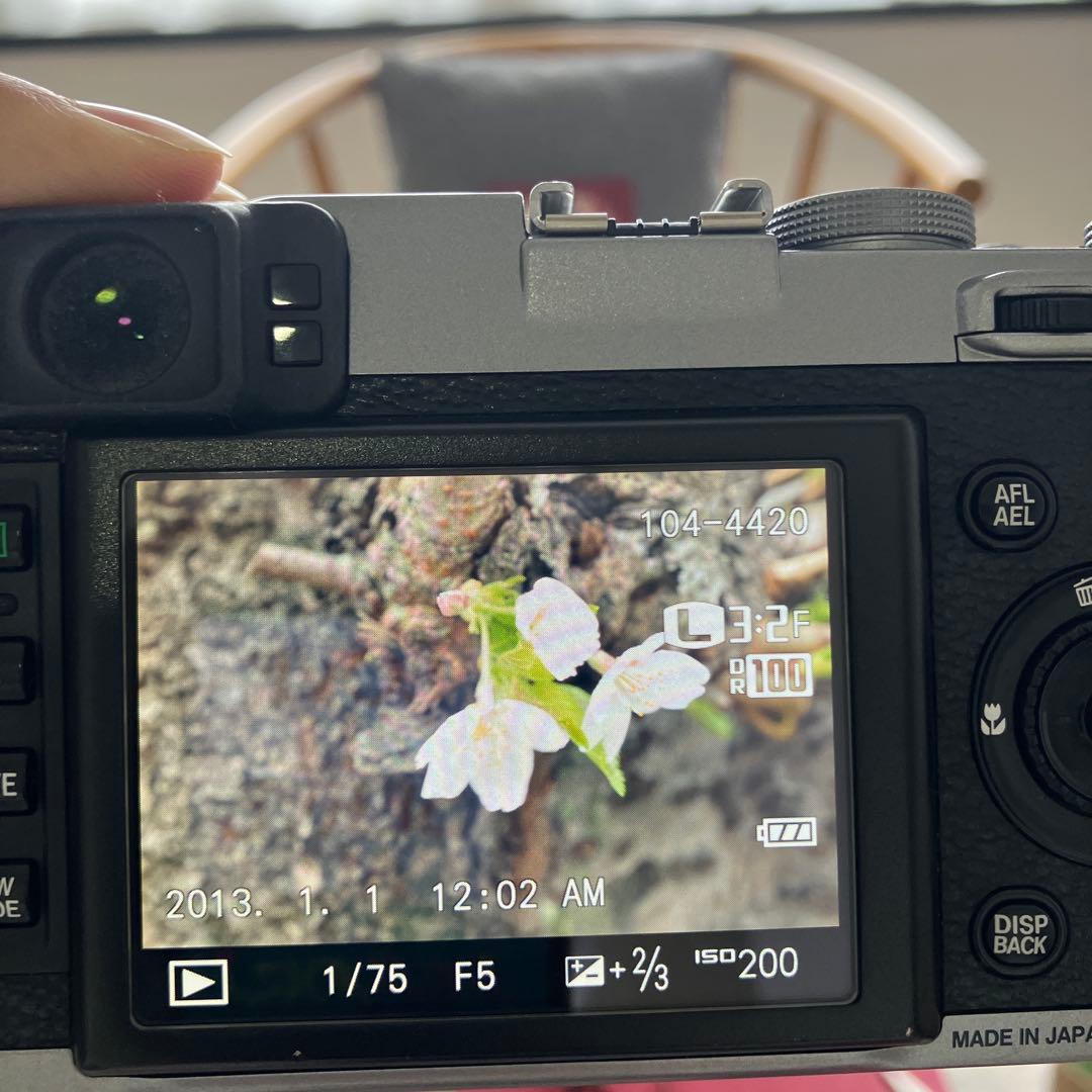 FUJIFILM X100S コンパクトデジタルカメラ　モノグラムストラップ付