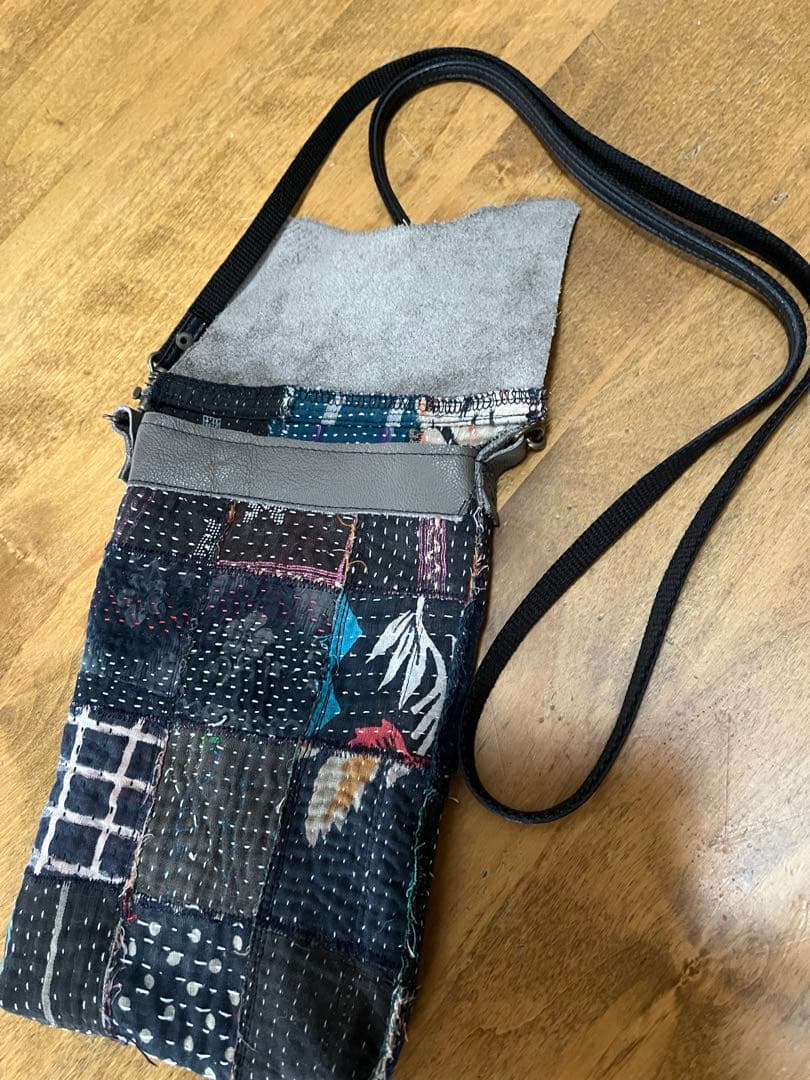 パッチワーク スマホショルダーバッグ ババグリイバックリメイク　ハンドメイド