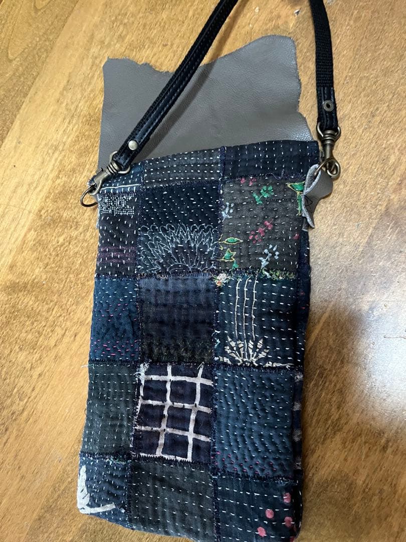 パッチワーク スマホショルダーバッグ ババグリイバックリメイク　ハンドメイド