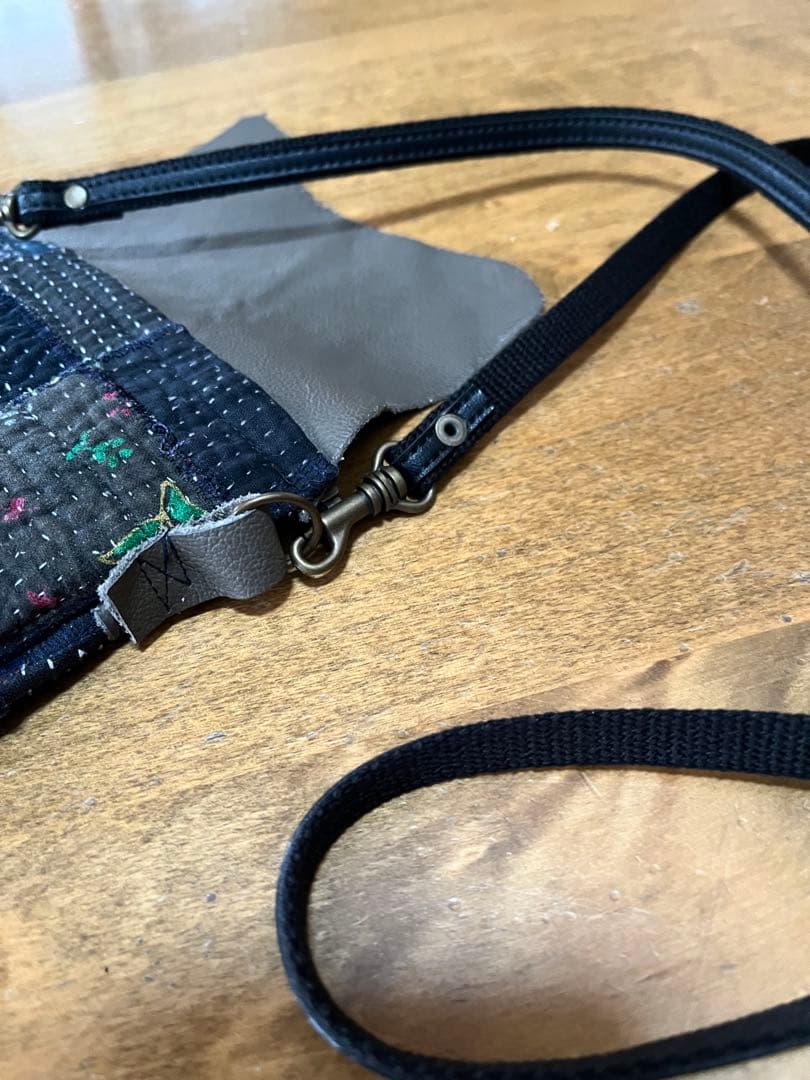 パッチワーク スマホショルダーバッグ ババグリイバックリメイク　ハンドメイド