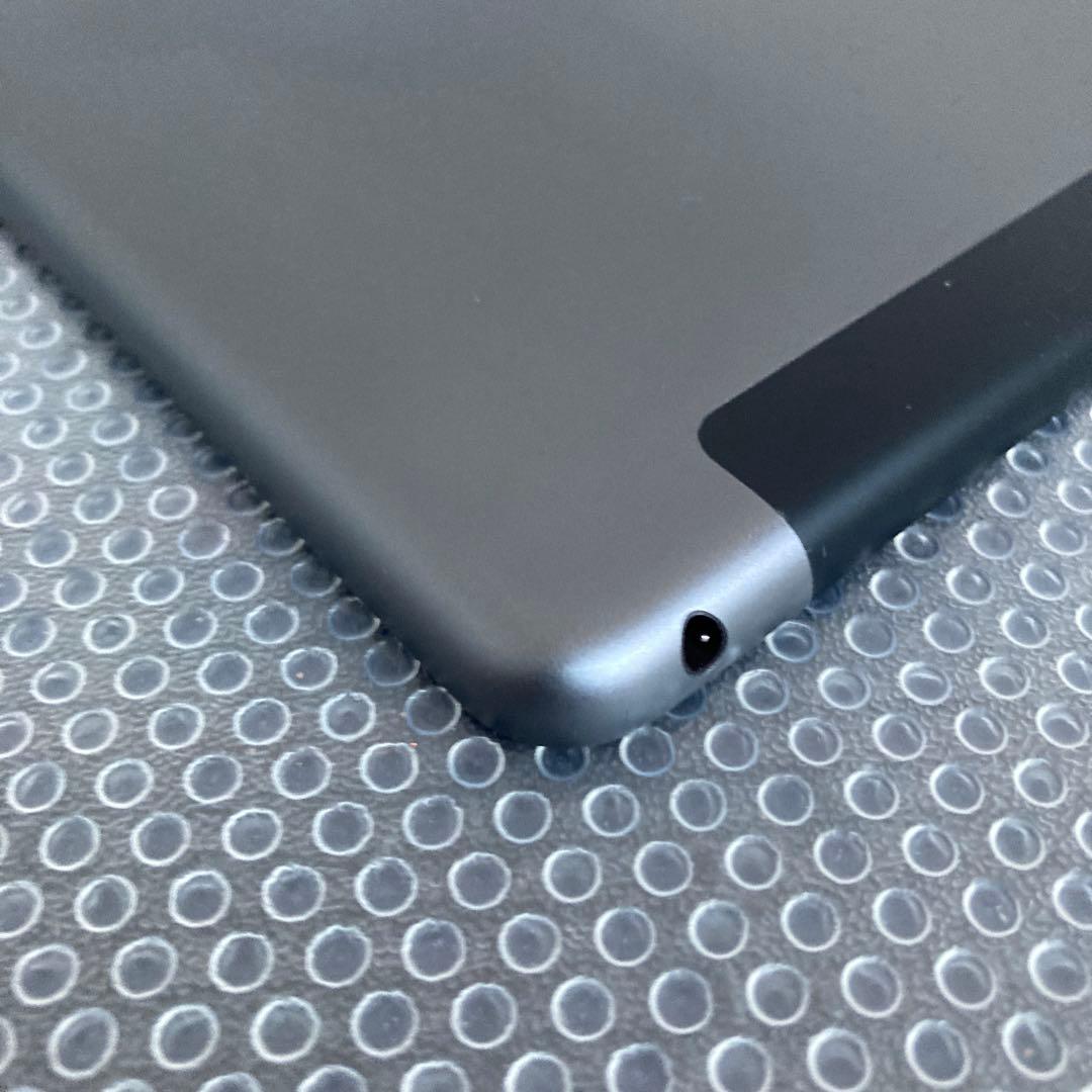 4114【早い者勝ち】美品☆iPad7 第7世代 32GB SIMフリー☆