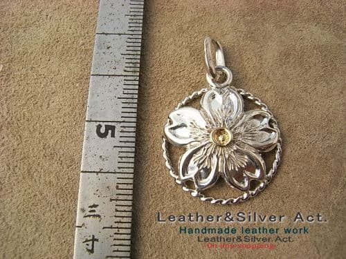 桜、さくらのペンダントトップ　シルバー925.ゴールド、k18 ハンドメイド