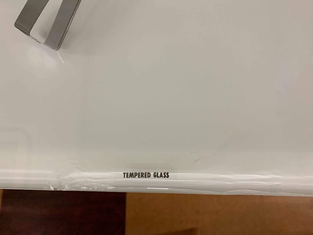 ガラステーブルを入荷致しました！