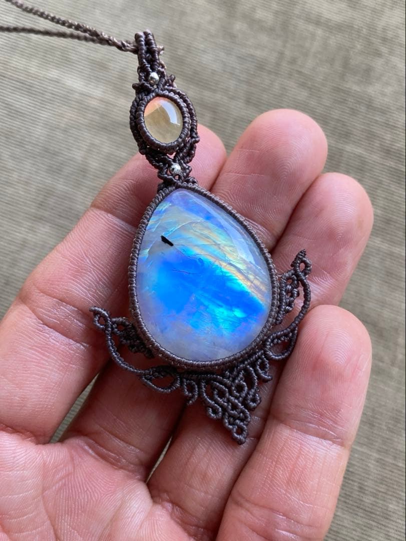 レインボームーンストーン　シトリン　マクラメペンダント　ネックレス