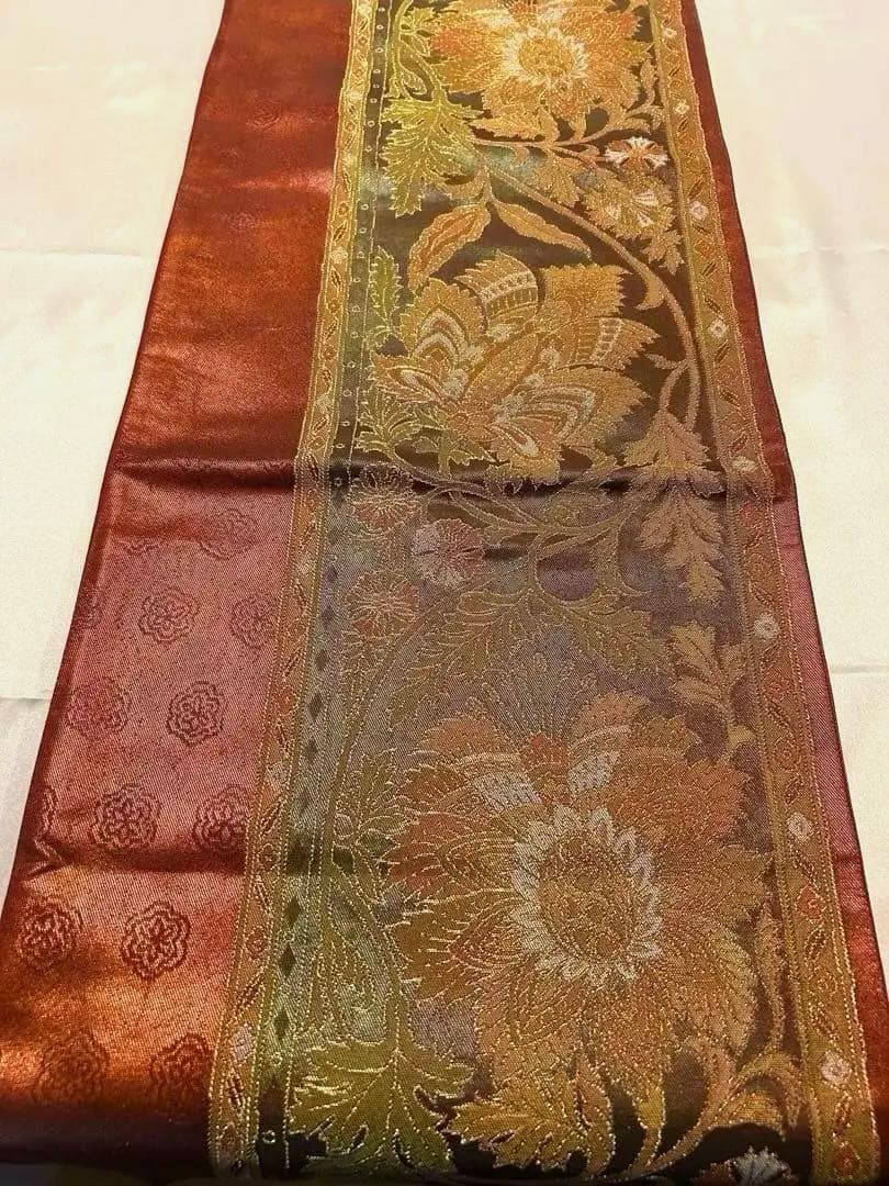 花唐草刺繍　金彩　テーブルランナー 日本の高級な帯2mあり