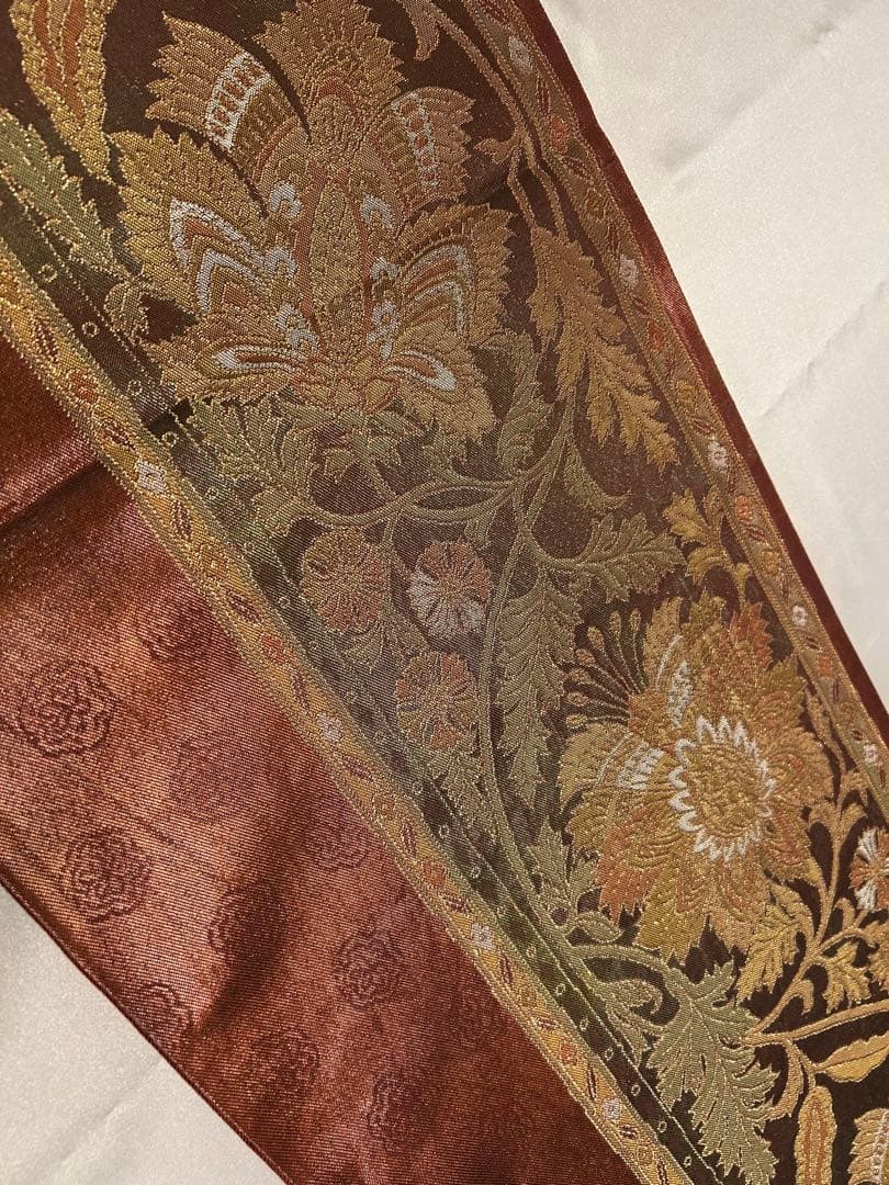花唐草刺繍　金彩　テーブルランナー 日本の高級な帯2mあり
