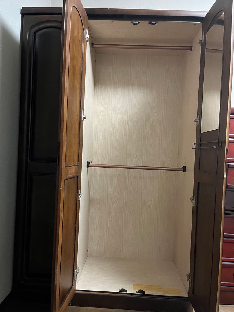 ダークブラウン 3ドアクローゼット