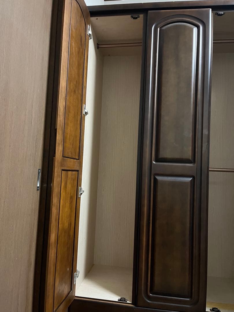 ダークブラウン 3ドアクローゼット