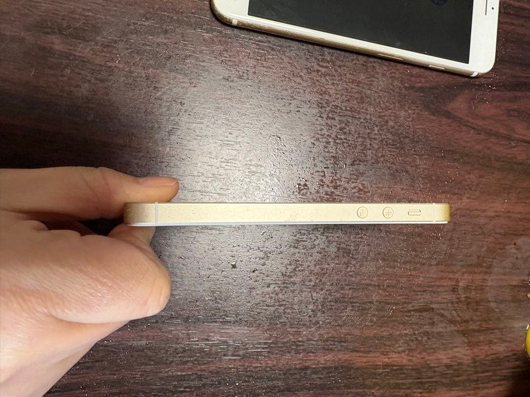 Apple iPhone 初代SE