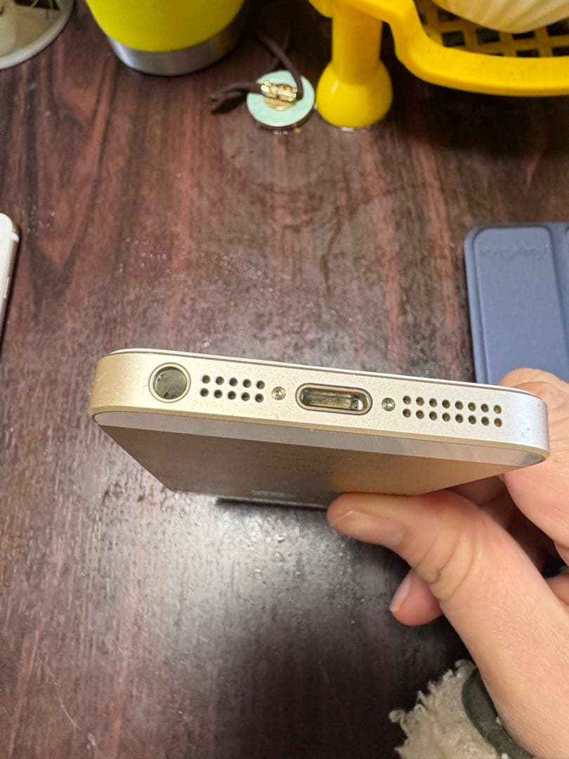 Apple iPhone 初代SE