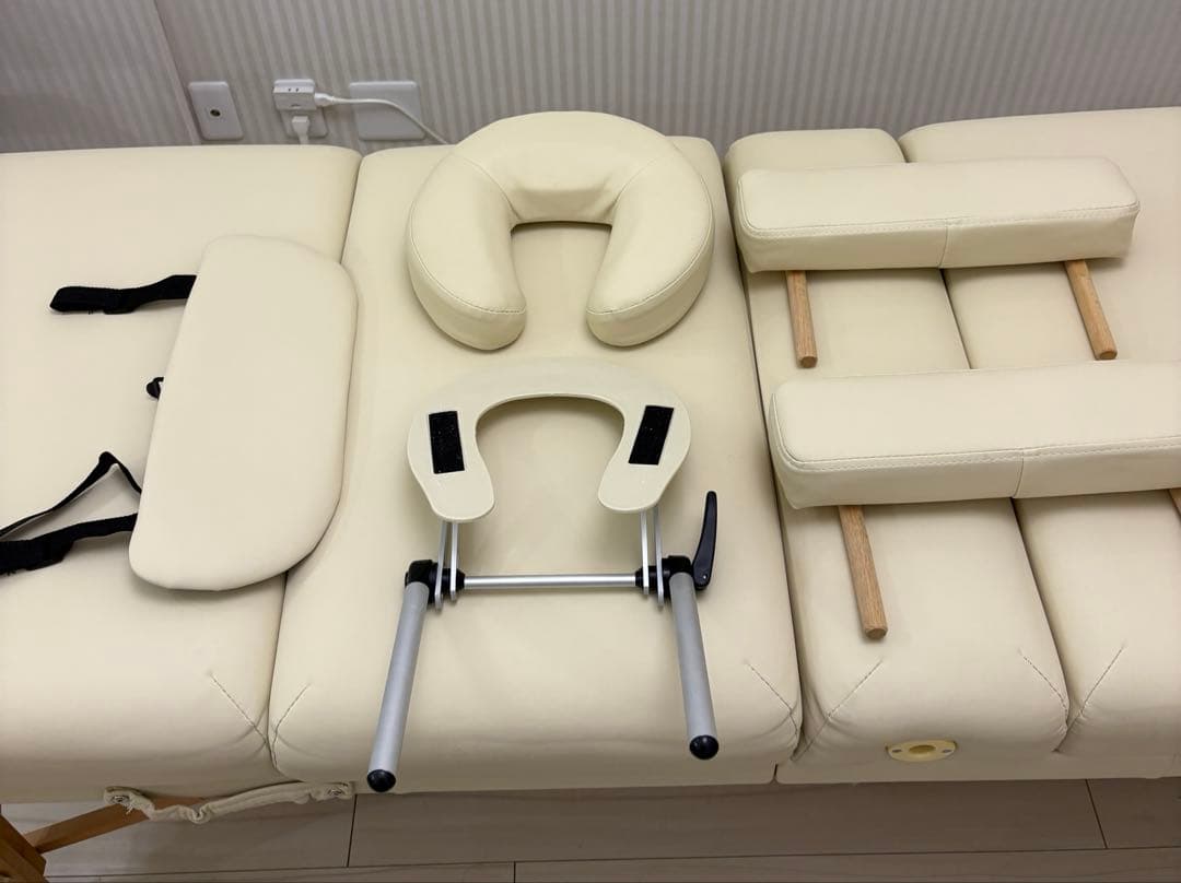 Premium 折りたたみリクライニングマッサージベッドCOMODO アイボリー