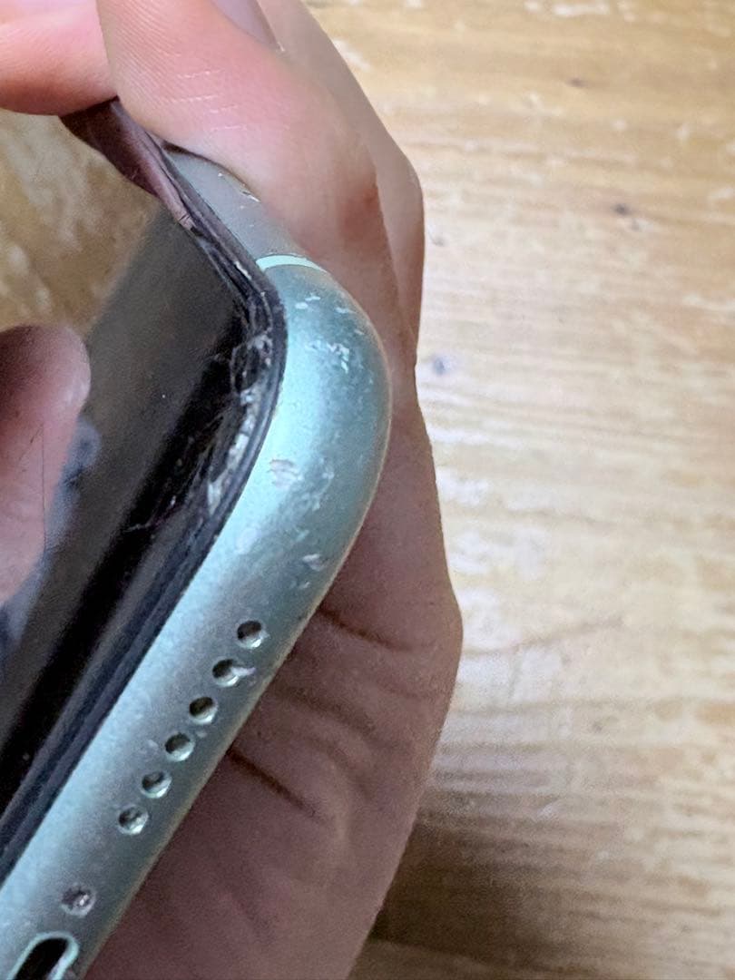 iPhone 11 SIMフリー128Gおまけ付き値下げコメント待ってます