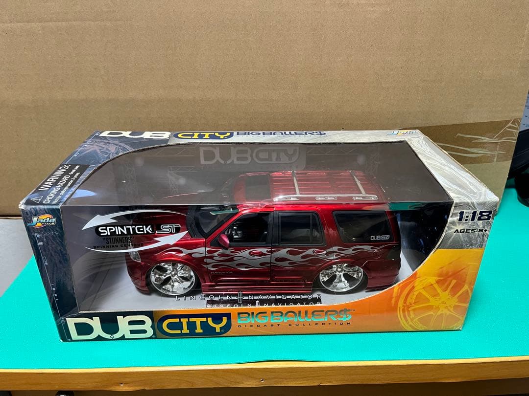 【DUB CITY】LINCOLN NAVIGATOR 1/18