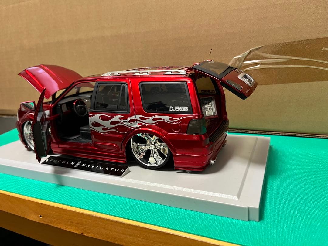 【DUB CITY】LINCOLN NAVIGATOR 1/18
