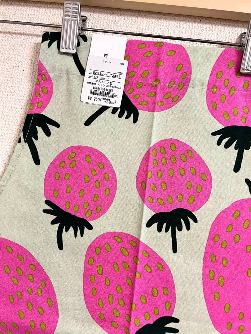 ♡新品未使用♡マリメッコ　marimekko エプロン　マンシッカ　いちご