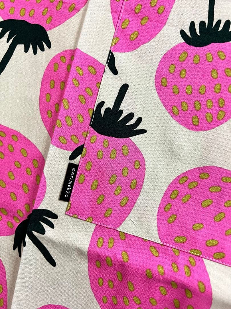 ♡新品未使用♡マリメッコ　marimekko エプロン　マンシッカ　いちご