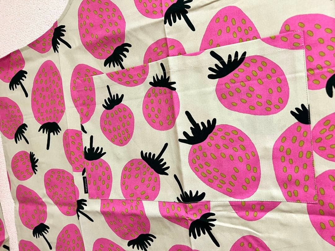 ♡新品未使用♡マリメッコ　marimekko エプロン　マンシッカ　いちご