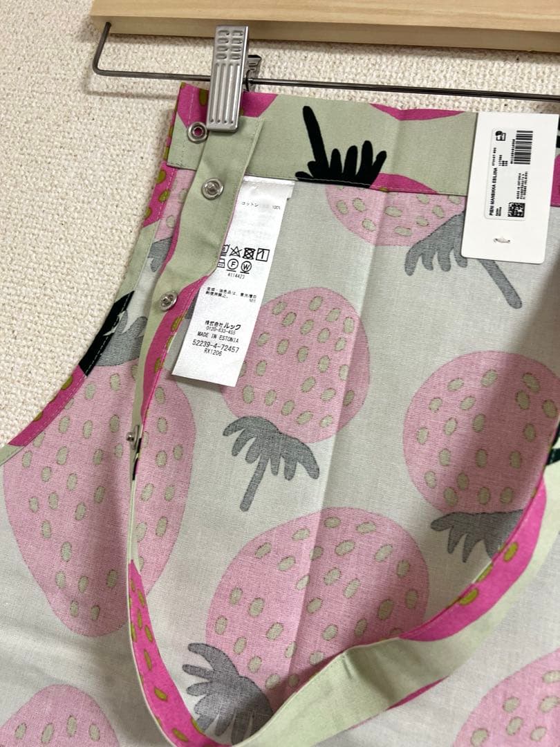 ♡新品未使用♡マリメッコ　marimekko エプロン　マンシッカ　いちご