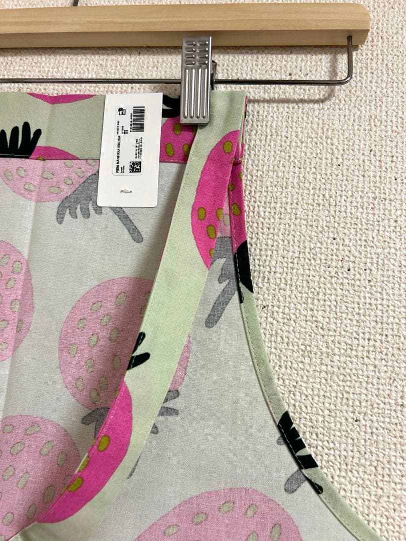 ♡新品未使用♡マリメッコ　marimekko エプロン　マンシッカ　いちご
