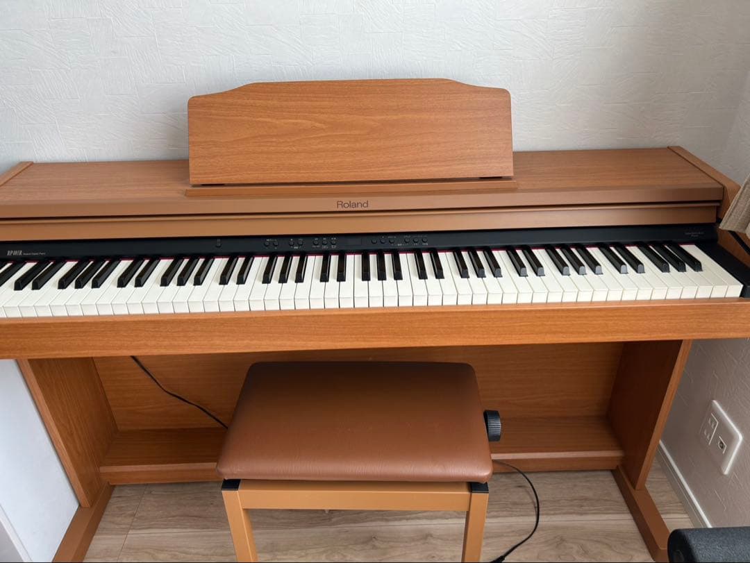 Roland デジタルピアノ 88鍵 木目調　RP401R-LW