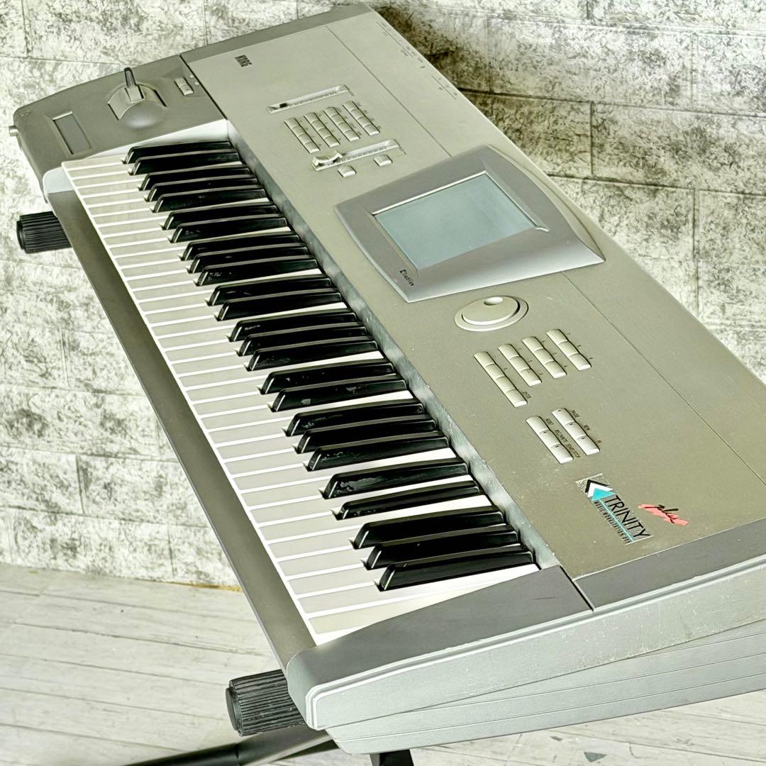 KORG「TRINITY Plus」61鍵シンセサイザー