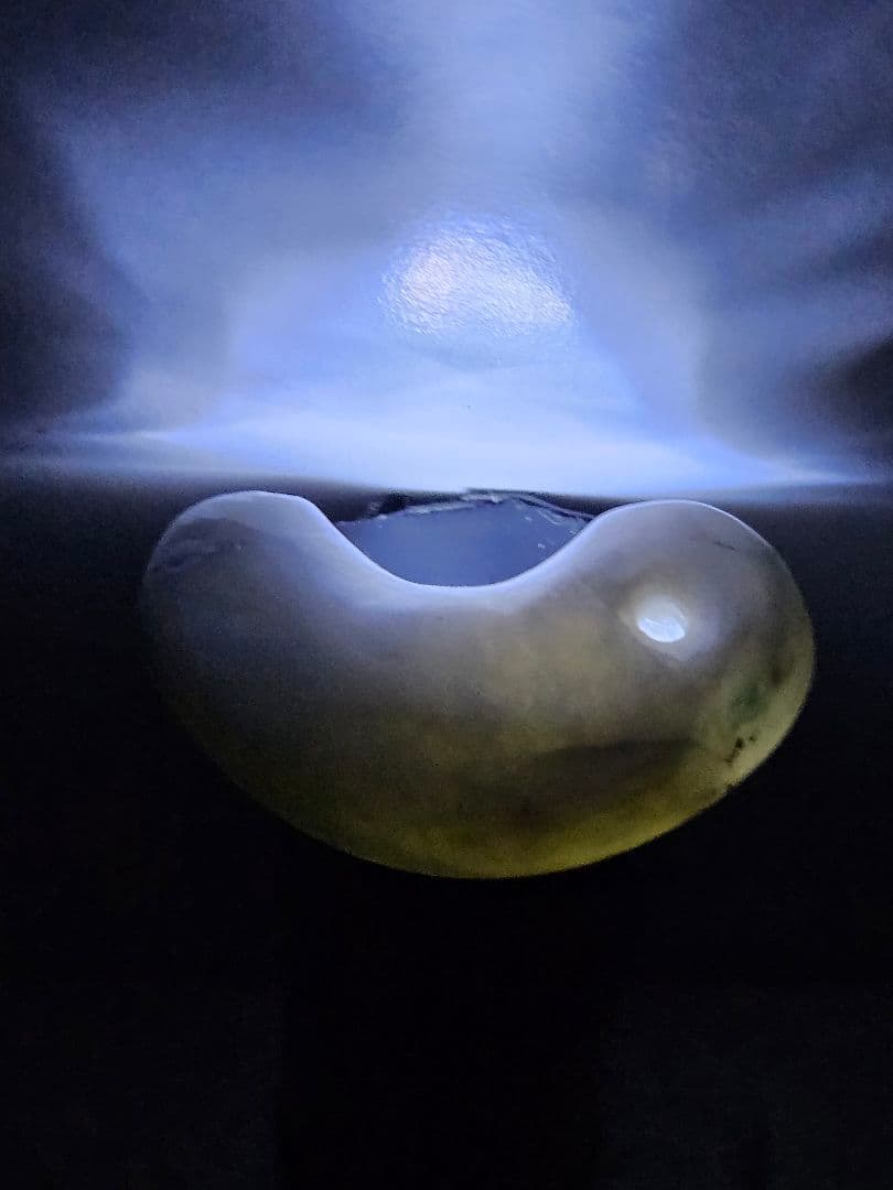 糸魚川　乳白翡翠勾玉