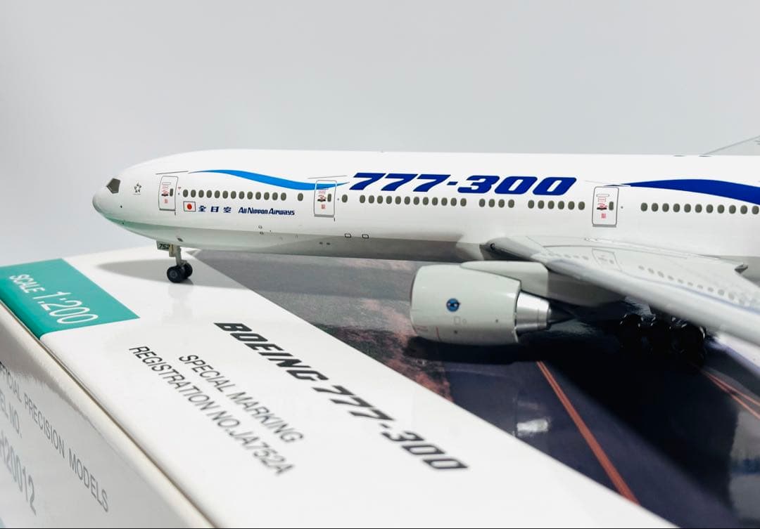 全日空商事 1/200 B777-300 ANA特別マーキング NH20012