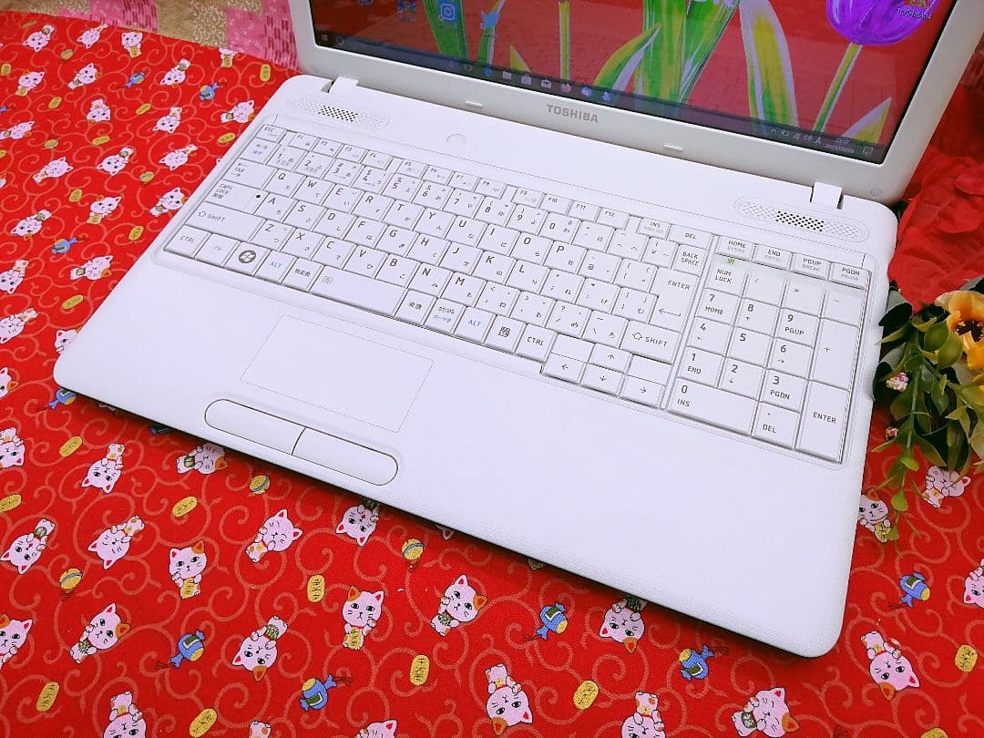 格安/極上品美品！東芝のホワイト色のノートパソコン！Win10 動画編集