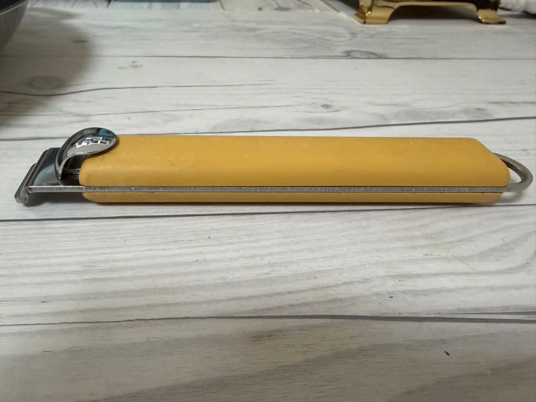 CRISTELクリステル　 ノンスティックフライパン 28cmとイエローハンドル