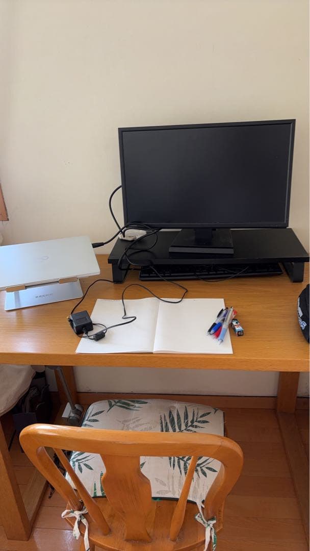 パソコン台にも。岐阜産の机