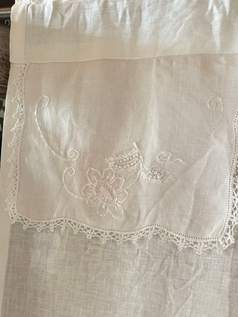 ホワイトリネンとフランスアンティークレース刺繍ஐ⋆*ふりふりカーテン