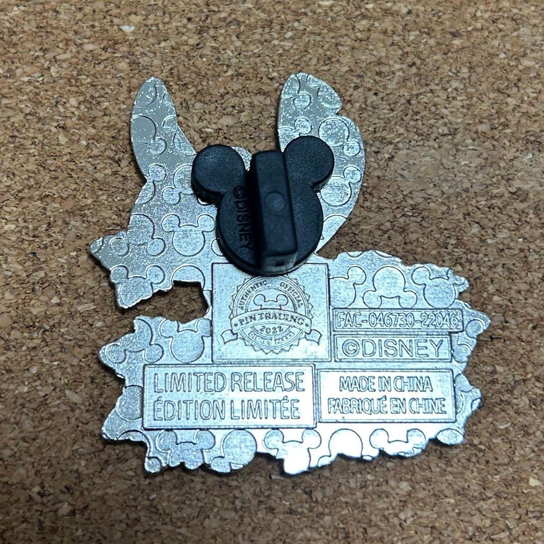 ディズニー 落ち葉 スティッチ ディズニーストア ピンバッジ