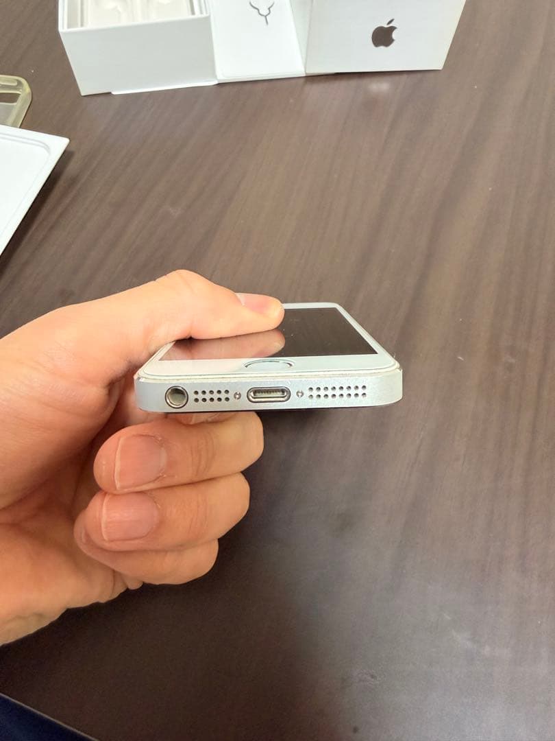 【美品】iPhone 5s 32GB シルバー （ワイモバイル端末）箱、ケース付
