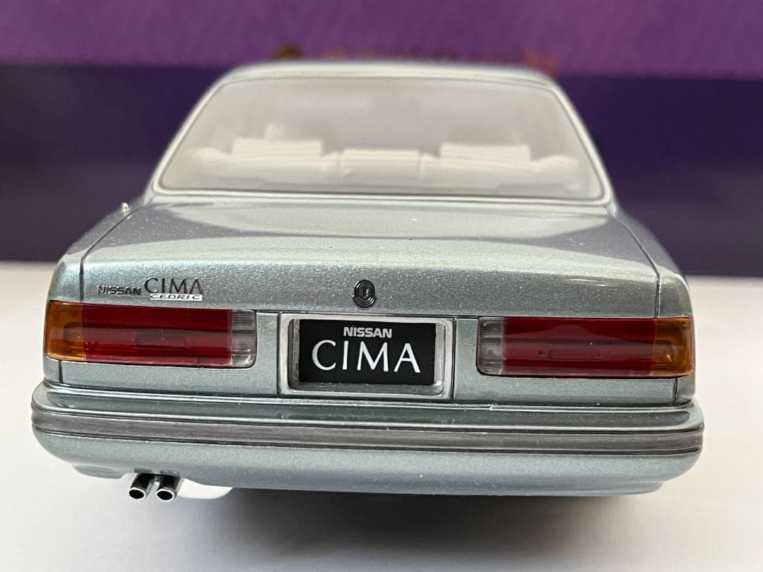 サムライ 1/18 日産セドリック Y31シーマ ブルー KSR18026BL