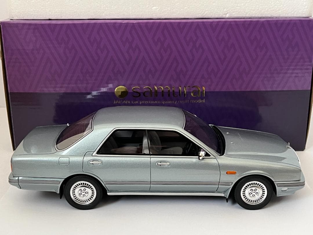 サムライ 1/18 日産セドリック Y31シーマ ブルー KSR18026BL