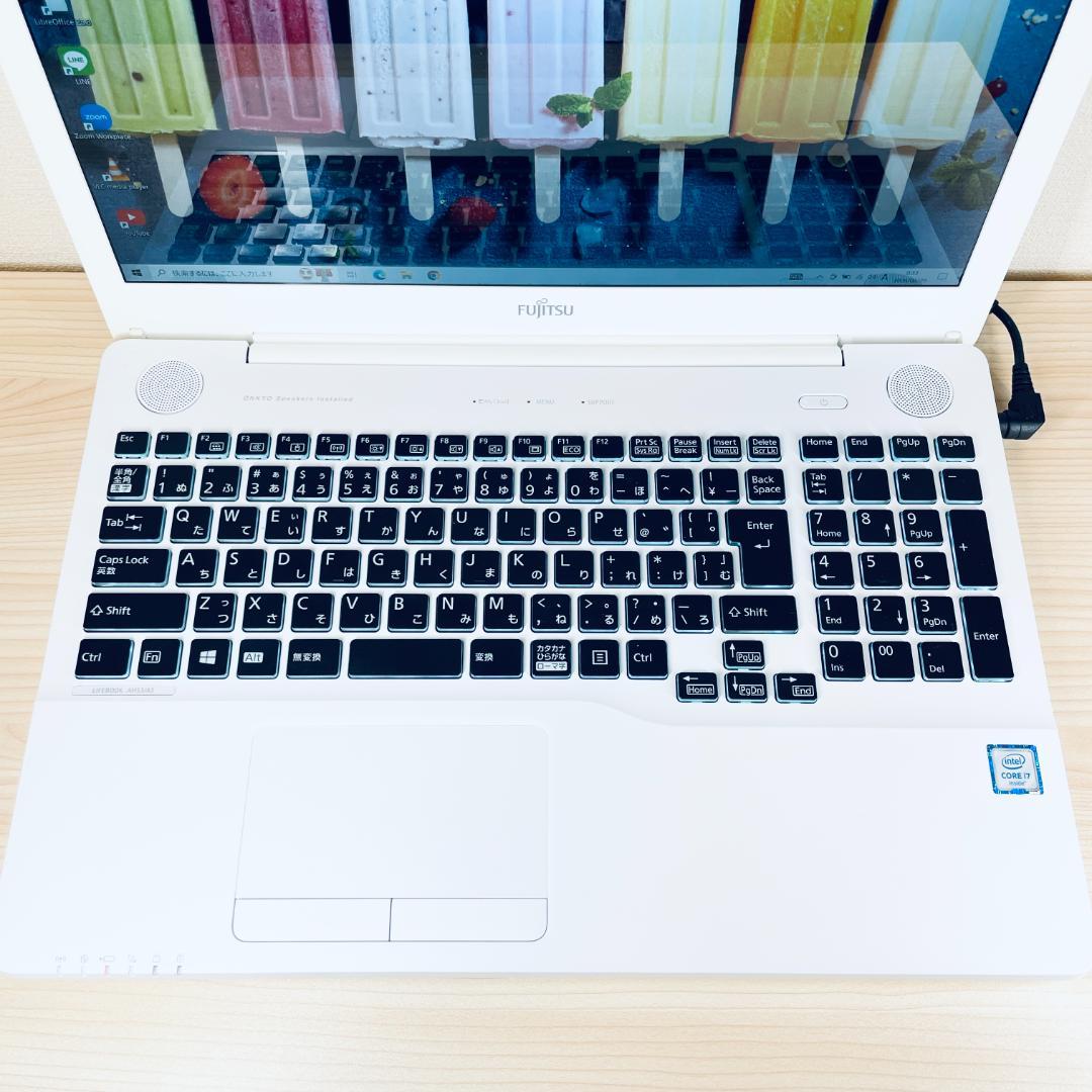 高性能 core i7 8GB 大容量 カメラ ブルーレイ ノートパソコン 白