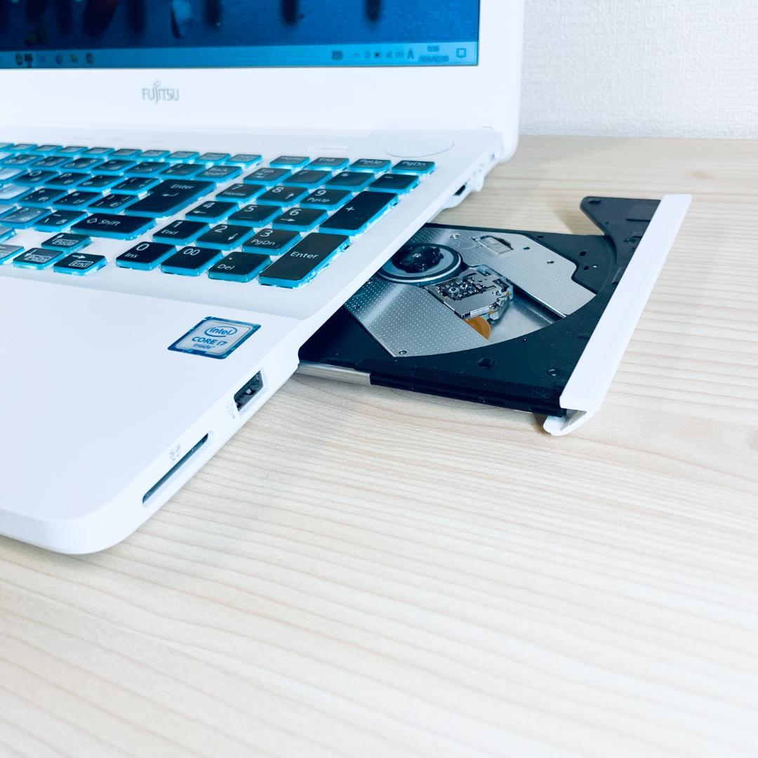 高性能 core i7 8GB 大容量 カメラ ブルーレイ ノートパソコン 白