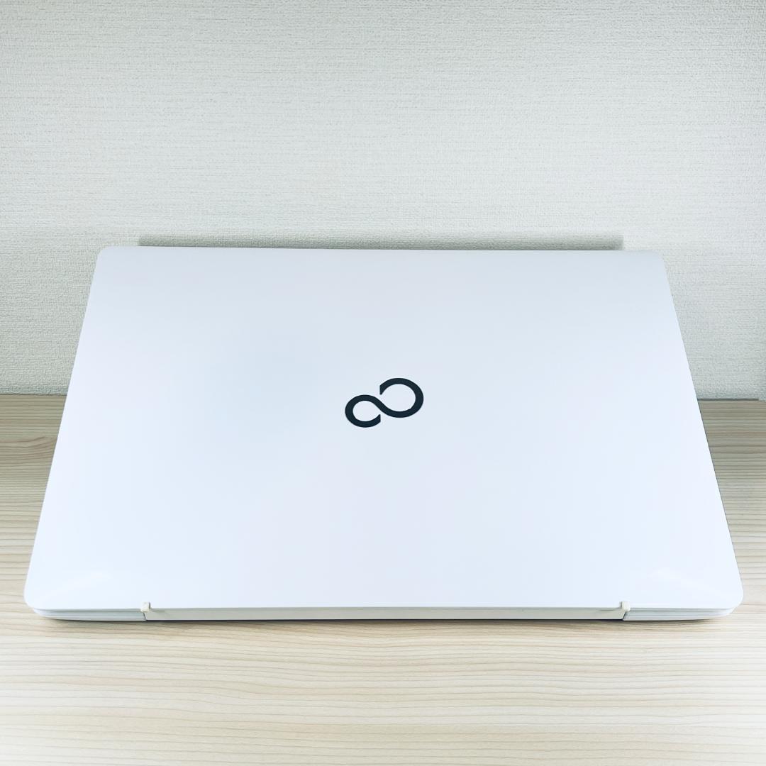 高性能 core i7 8GB 大容量 カメラ ブルーレイ ノートパソコン 白