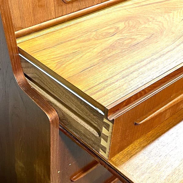 HY北欧ビンテージ家具　ライティングビューロー　チェストドレッサー　タンス