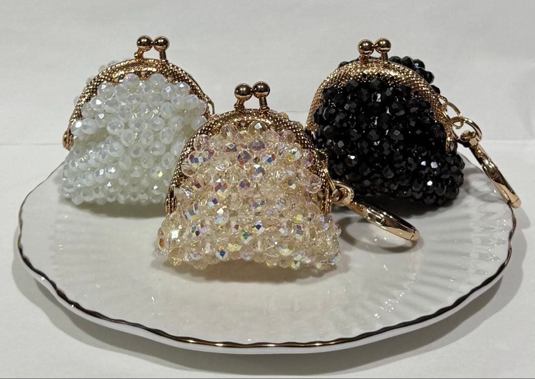 ビーズ　がま口　小物入れ　小銭入れ　ピルケース　黒　黄色　白　チャーム　推し活