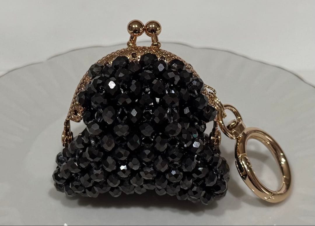 ビーズ　がま口　小物入れ　小銭入れ　ピルケース　黒　黄色　白　チャーム　推し活