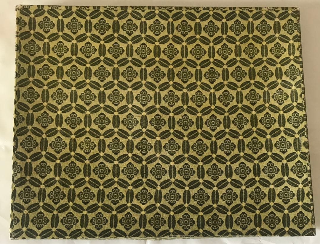 水墨画 梅の花 黒額縁付き