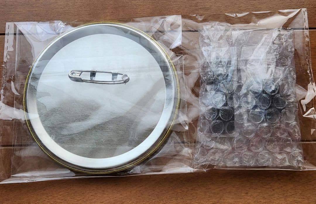 新品未開封【なとりnatrium 缶バッジ&ピンバッジ】特典 非売品