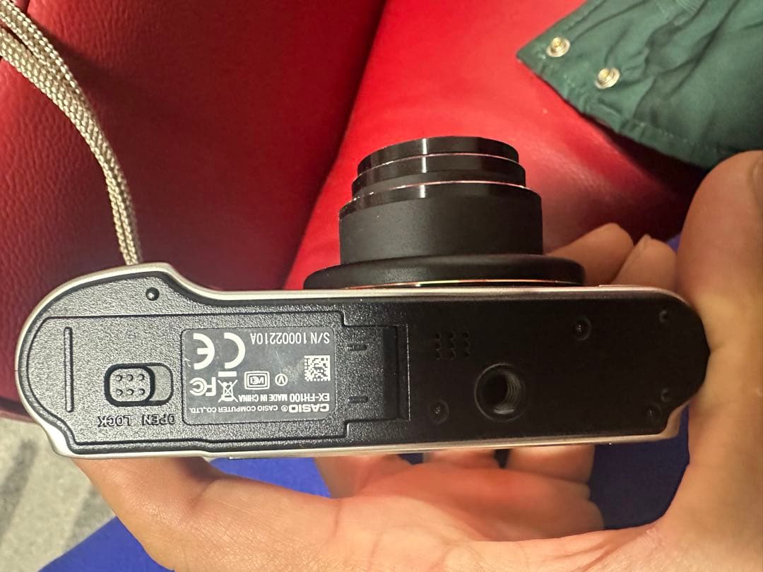 CASIO EXILIM EX-FH100/デジタルカメラ