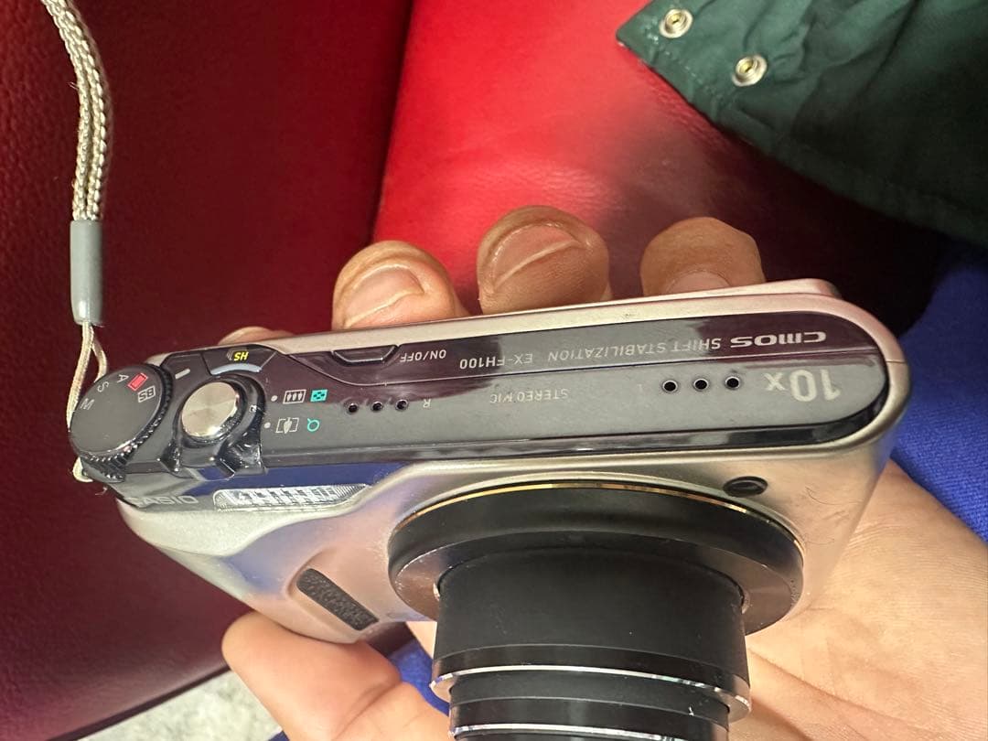 CASIO EXILIM EX-FH100/デジタルカメラ