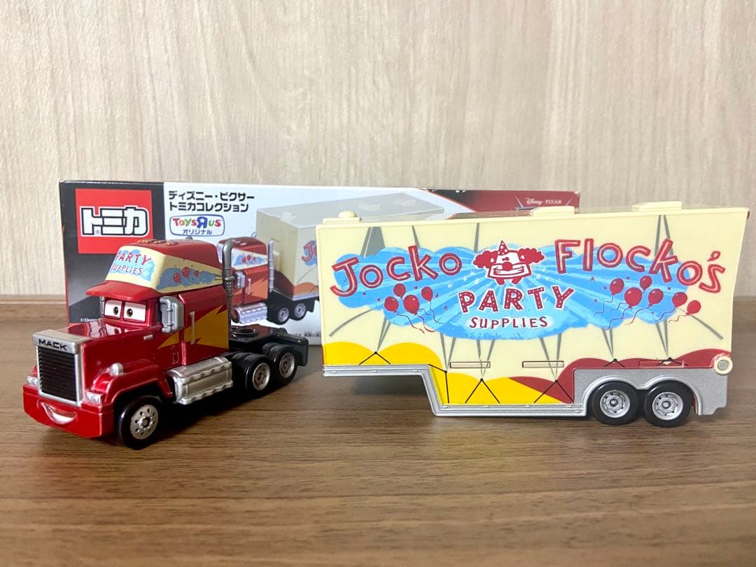 【トイザらス限定 廃盤品】カーズ トミカ 「マック(コスチュームタイプ)」