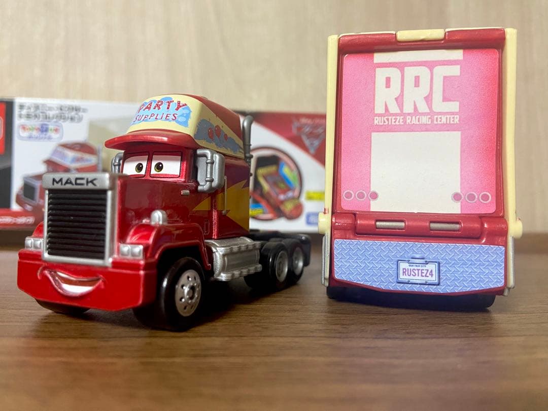 【トイザらス限定 廃盤品】カーズ トミカ 「マック(コスチュームタイプ)」